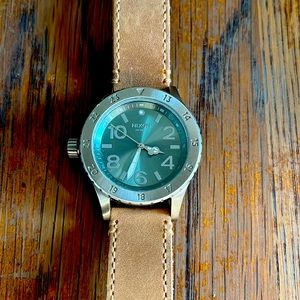 Nixon “Refined” The 38-20 watch. Left handed. Needs battery.